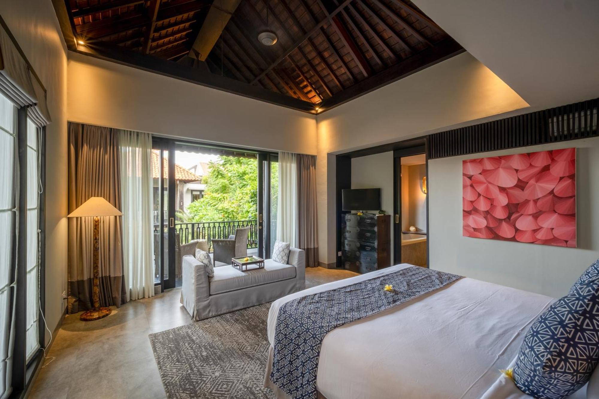 De Suma - Fully Staffed Luxury Villa, Walk To The Beach! Villa